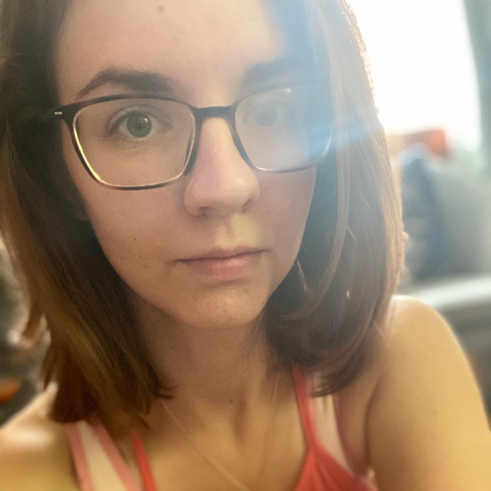 Meet your Posher, Lora